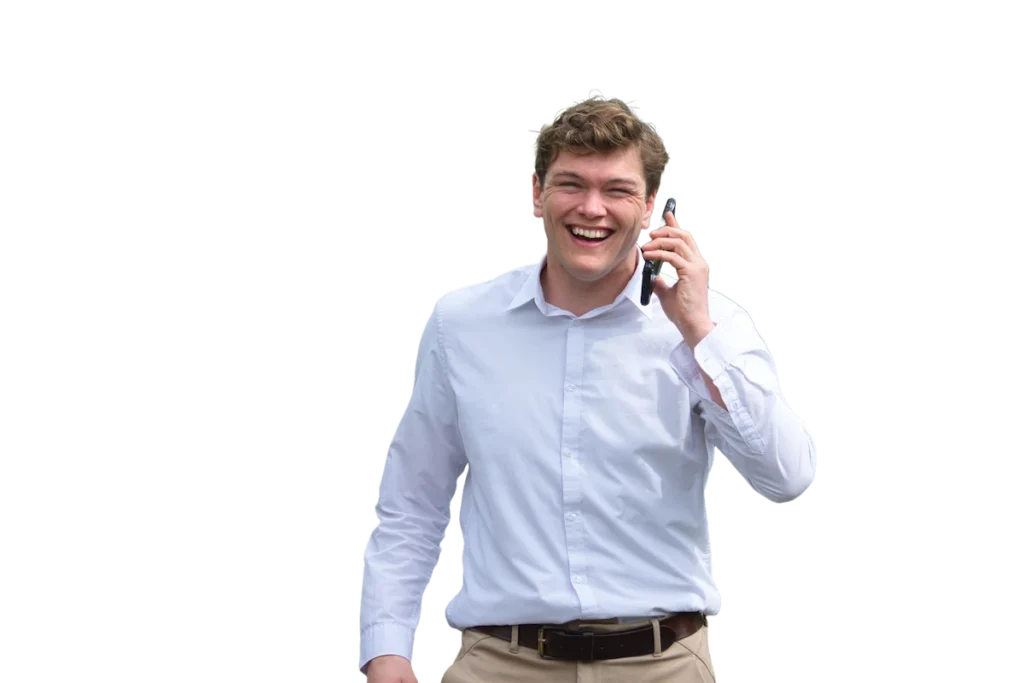 Daniël Meeusen, belastingadviseur in Oosterhout, belt met een ondernemer